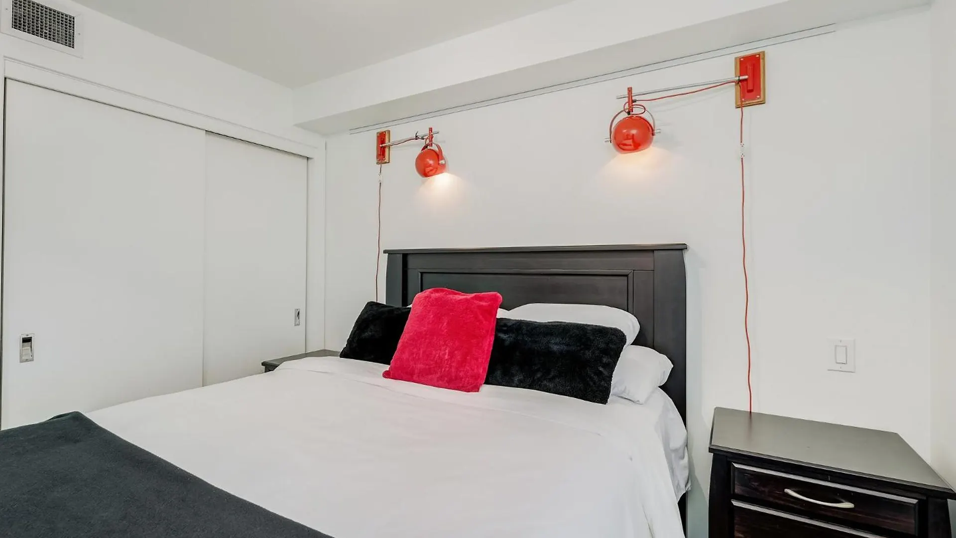 Union 409 - Min 30 Day Stay-Sunny South-Facing Suite With Work Desk In Historic Chinatown By Victoria Prime! קנדה