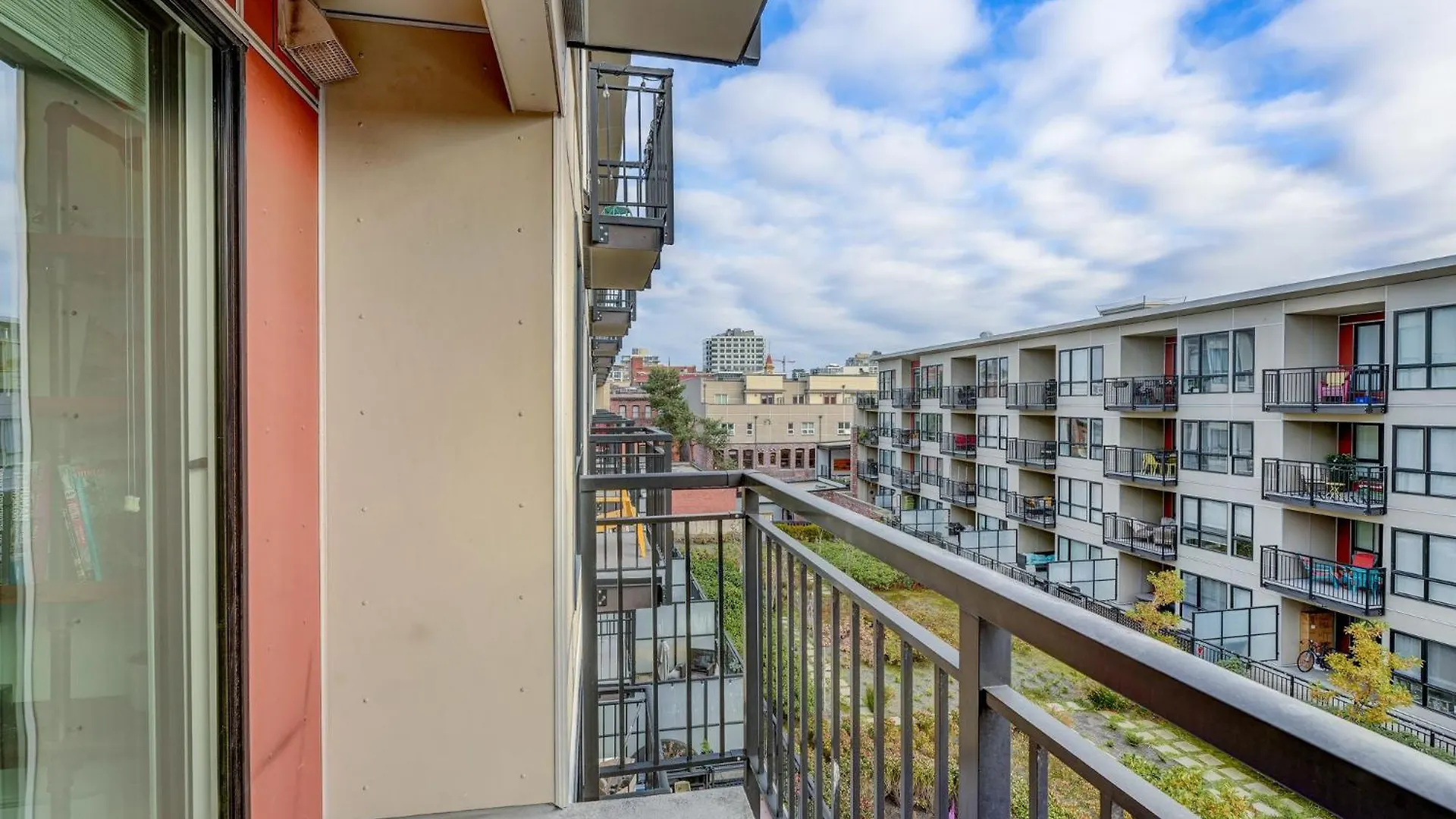 Union 409 - Min 30 Day Stay-Sunny South-Facing Suite With Work Desk In Historic Chinatown By Victoria Prime! 0*,  קנדה
