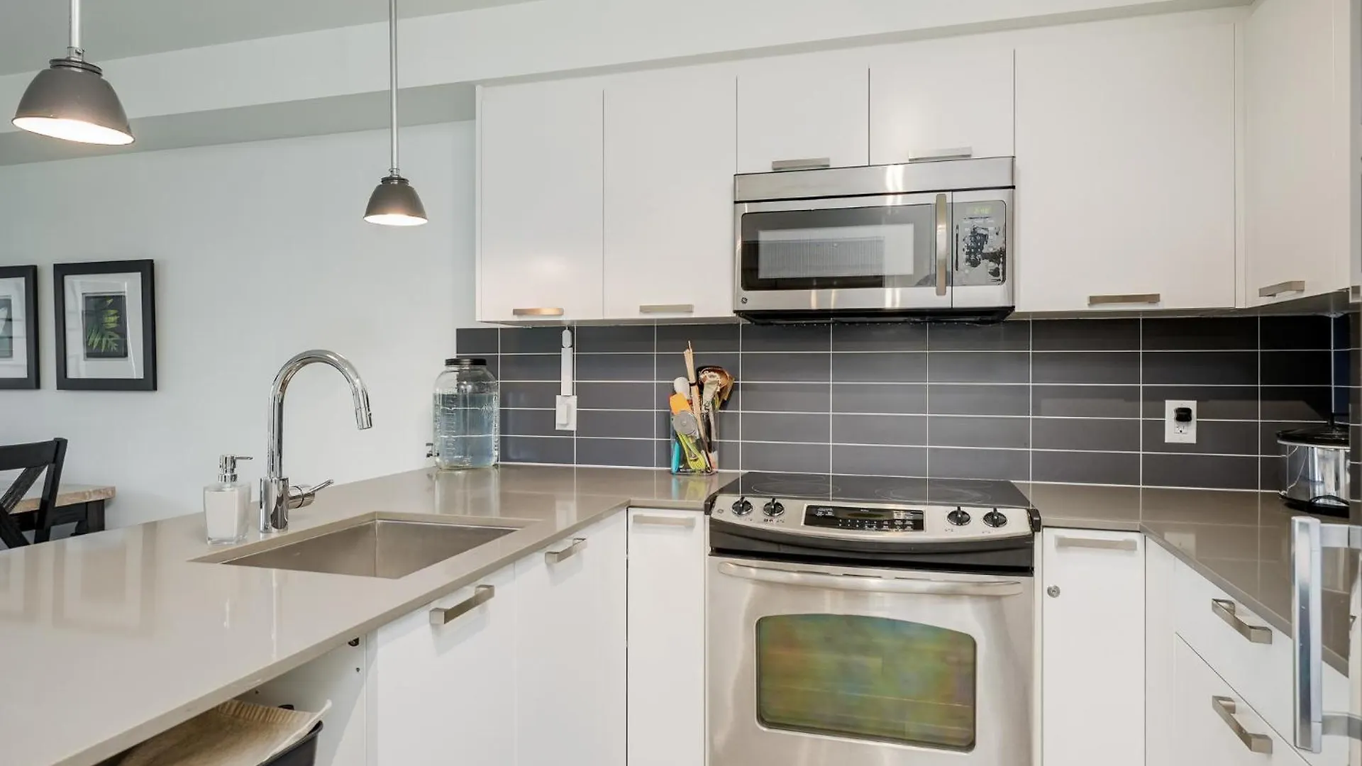 Union 409 - Min 30 Day Stay-Sunny South-Facing Suite With Work Desk In Historic Chinatown By Victoria Prime! דירה
